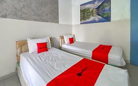 Reddoorz At Hotel Roda Mas 2 Near Gor Satria